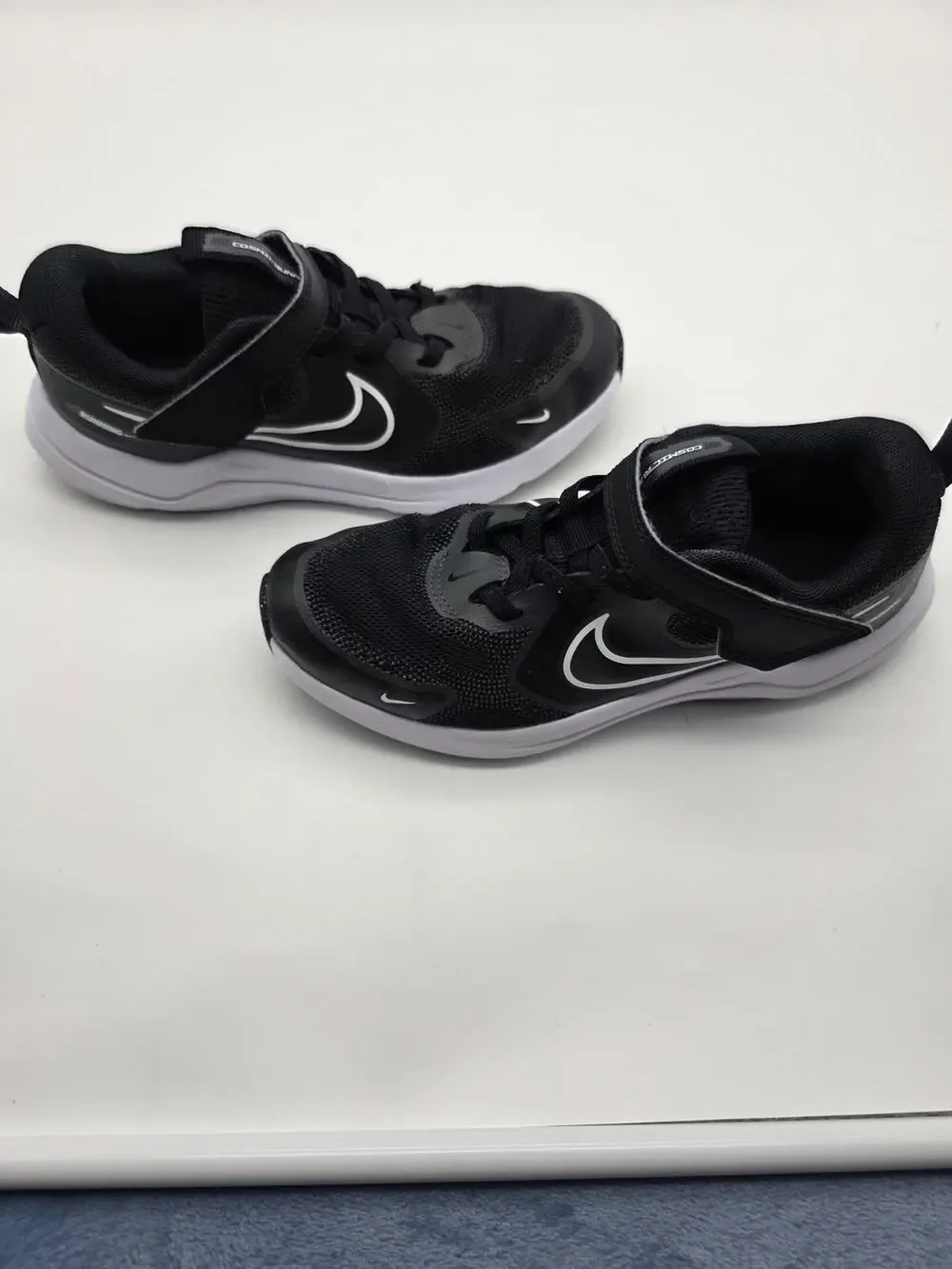 Nike Cosmic Runner Kids Shoes Size 2Y Black Gray Sneakers HM4400-003